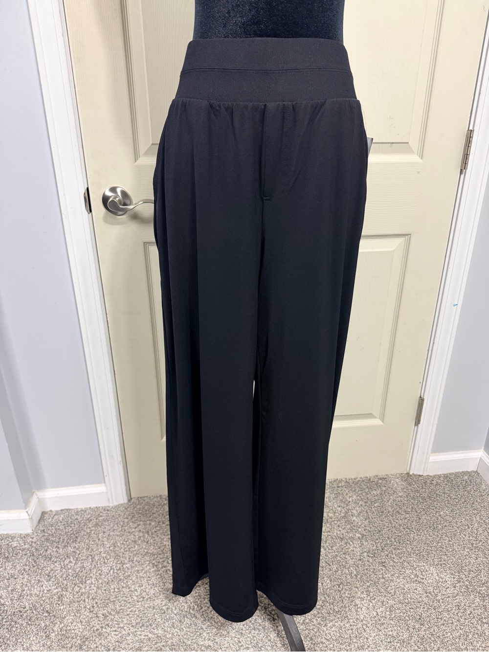 Lou & Grey Wide-Leg Pull-On Pants in Black